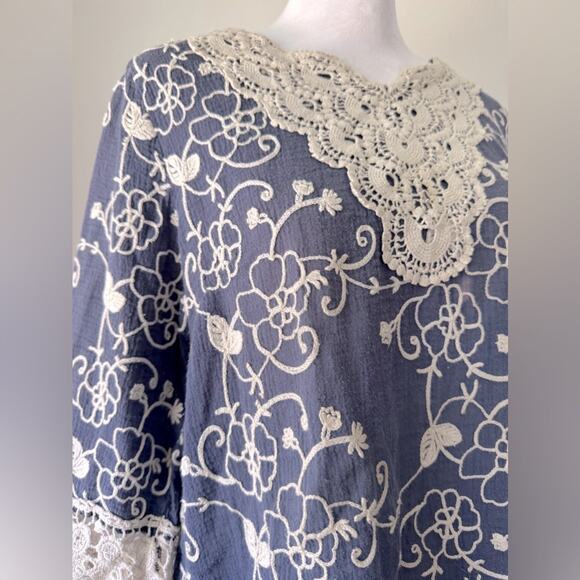 Lauren Michelle Blue & Cream Embroidered 3/4 Sleeve Blouse - Picture 4 of 8
